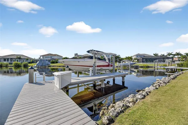 Property Slideshow image 3 of 99 | 851 manns harbor dr, Apollo Beach, FL, 33572