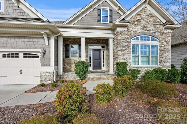 Property Slideshow image 3 of 27 | 14629 glen valley ct, Charlotte, NC, 28278