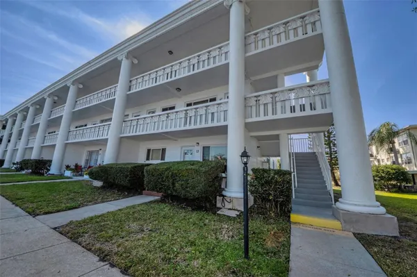 Property Slideshow image 2 of 98 | 2453 brazilia dr 47, Clearwater, FL, 33763