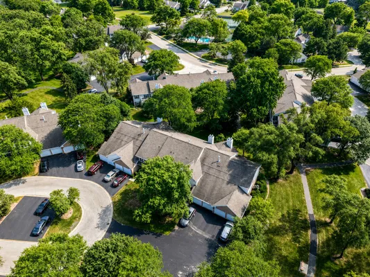 Property Slideshow image 2 of 34 | 585 edinburgh ln b, Prospect Heights, IL, 60070