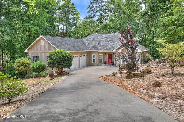 Property Slideshow image 2 of 51 | 207 rolland pl, Mccormick, SC, 29835