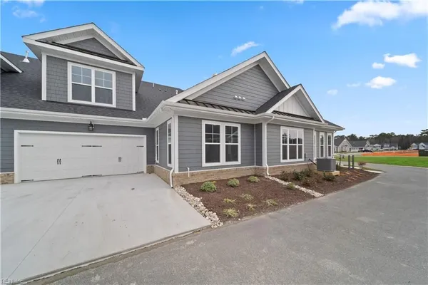 Property Slideshow image 2 of 21 | 2005 asher lot 74 dr, Suffolk, VA, 23435