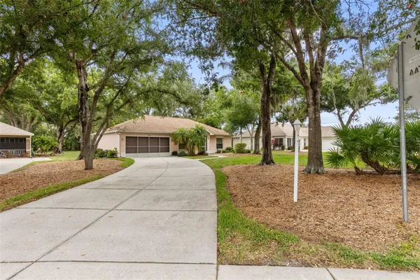 Property Slideshow image 2 of 34 | 1414 bluewater dr, Sun City Center, FL, 33573