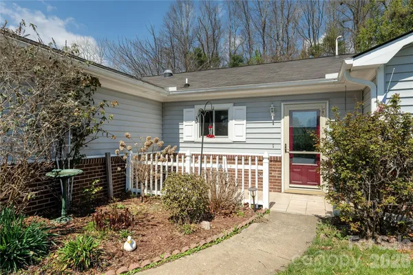 Property Slideshow image 3 of 24 | 176 derbyshire dr, Hendersonville, NC, 28792