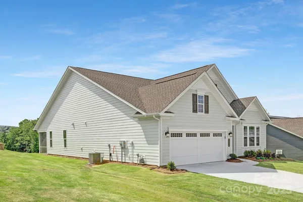 Property Slideshow image 2 of 27 | 1074 wylie falls ln, York, SC, 29745