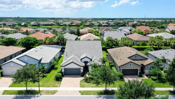Property Slideshow image 3 of 89 | 5721 sweet leaf way, Sarasota, FL, 34238