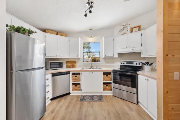 Property Slideshow image 2 of 8 | 520 saint andrews blvd, Lady Lake, FL, 32159