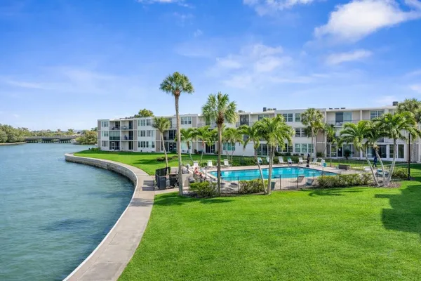 Property Slideshow image 2 of 28 | 7405 bay island dr 121, South Pasadena, FL, 33707