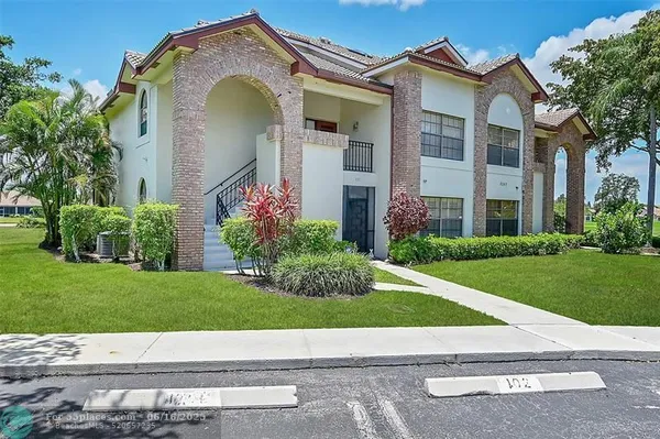 Property Slideshow image 2 of 74 | 8049 aberdeen dr apt 101, Boynton Beach, FL, 33472