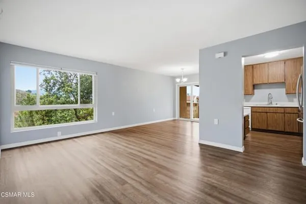 Property Slideshow image 2 of 36 | 286 oakleaf dr 37, Thousand Oaks, CA, 91360