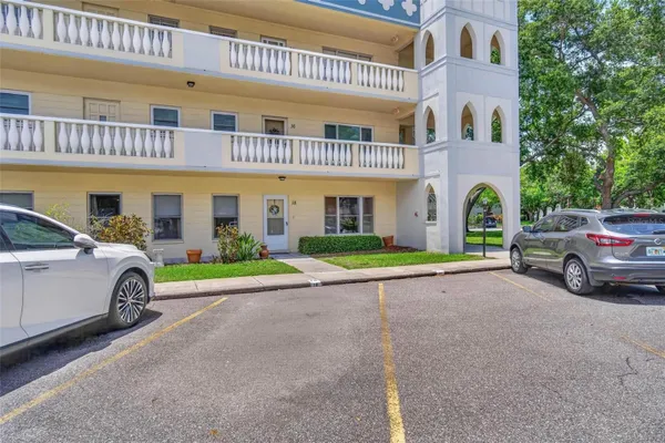 Property Slideshow image 3 of 59 | 2222 americus blvd 18, Clearwater, FL, 33763