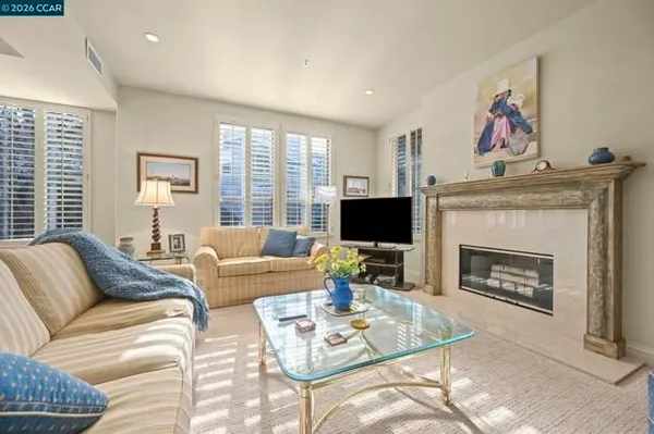 Property Slideshow image 3 of 44 | 5920 horsemans cyn 1b, Walnut Creek, CA, 94595