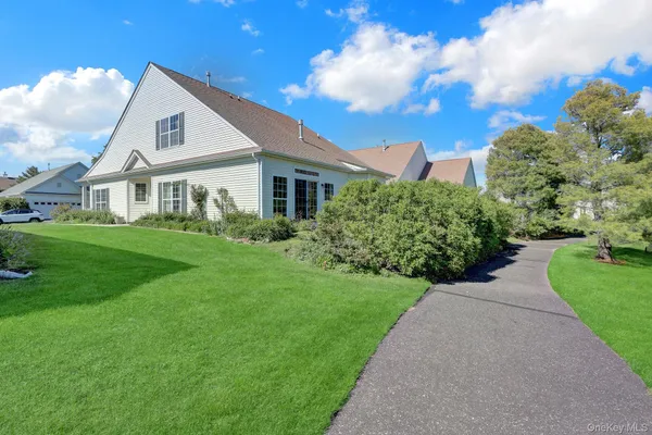 Property Slideshow image 2 of 35 | 10 louden loop, Brookhaven, NY, 11766