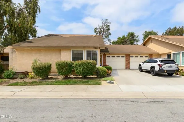 Property Slideshow image 2 of 35 | 28143 village 28 28, Camarillo, CA, 93012