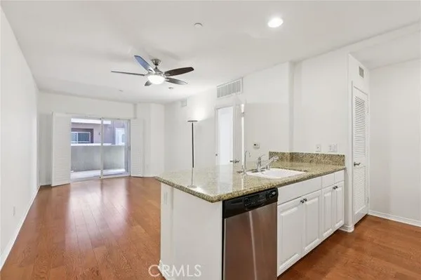 Property Slideshow image 2 of 33 | 2750 artesia blvd 206, Redondo Beach, CA, 90278