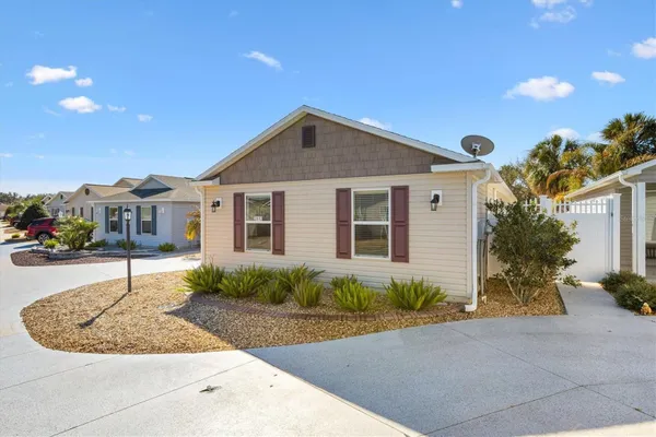 Property Slideshow image 2 of 40 | 2610 lindewood st, The Villages, FL, 32163