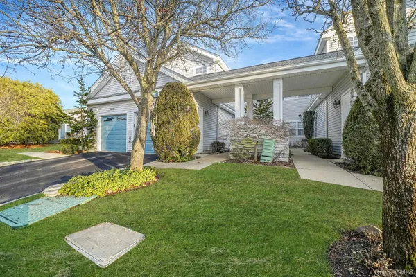 Property Slideshow image 3 of 31 | 554 mirror pond ct, Moriches, NY, 11955