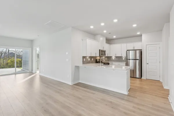 Property Slideshow image 2 of 16 | 2069 holmesburg pvt cir, Gallatin, TN, 37066