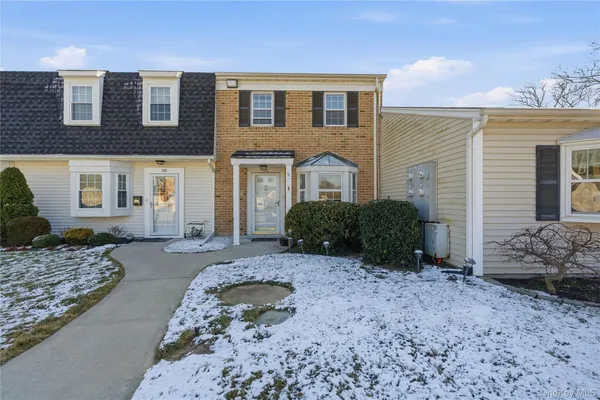 Property Slideshow image 2 of 22 | 170 harbor, Amityville, NY, 11701