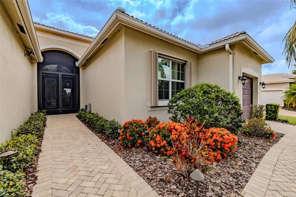 Property Slideshow image 3 of 96 | 15937 cape coral dr, Wimauma, FL, 33598