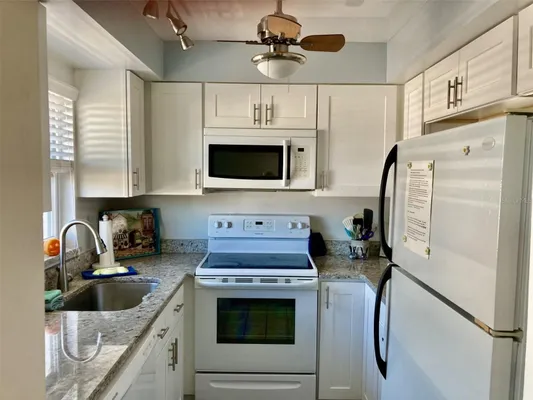 Property Slideshow image 3 of 19 | 304 47th avenue dr 307, Bradenton, FL, 34207