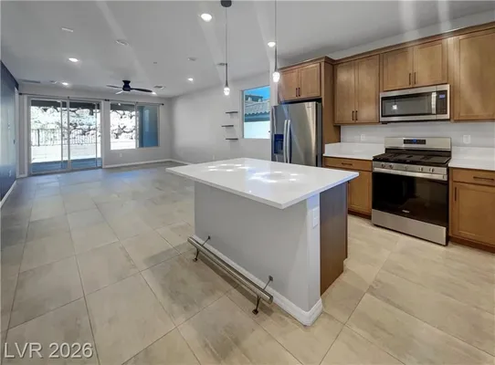 Property Slideshow image 2 of 21 | 77 stone bluff ln, Henderson, NV, 89011
