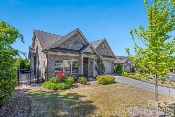 Property Slideshow image 2 of 48 | 935 stone village dr, Tega Cay, SC, 29708