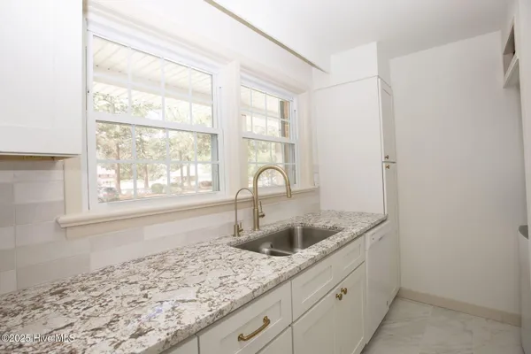 Property Slideshow image 2 of 28 | 317 driftwood cir unit b, Southern Pines, NC, 28387