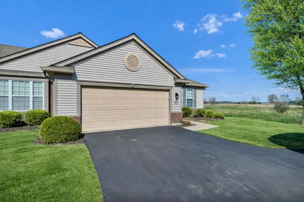 Property Slideshow image 3 of 33 | 11268 bellflower ln, Huntley, IL, 60142