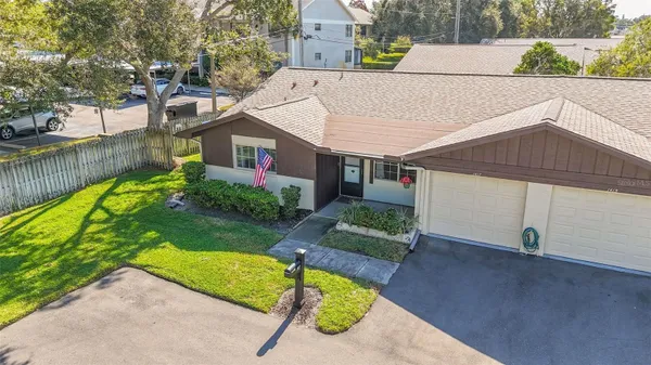 Property Slideshow image 2 of 37 | 1417 heather ridge blvd, Dunedin, FL, 34698