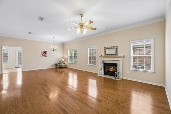 Property Slideshow image 2 of 63 | 633 forest glen cir, Murfreesboro, TN, 37128