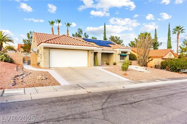 Property Slideshow image 2 of 70 | 2817 lotus hill dr, Las Vegas, NV, 89134