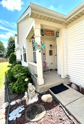 Property Slideshow image 3 of 33 | 21105 silver moon lake way, Crest Hill, IL, 60403