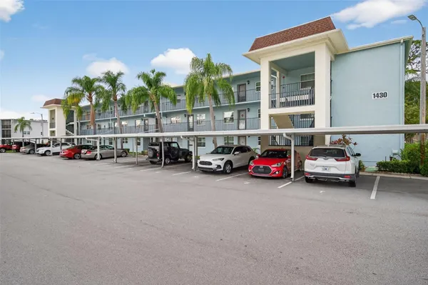 Property Slideshow image 2 of 44 | 1430 heather ridge blvd 101, Dunedin, FL, 34698