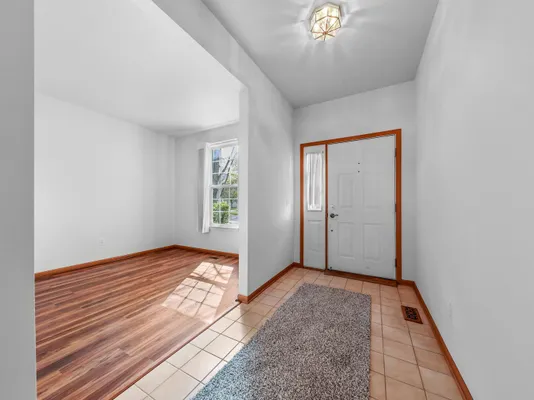 Property Slideshow image 2 of 19 | 1566 benzie cir, Romeoville, IL, 60446