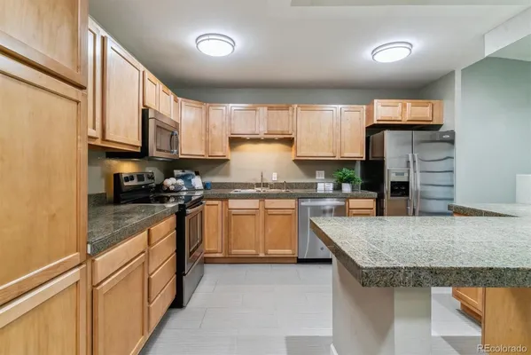 Property Slideshow image 3 of 50 | 610 s clinton st 3d, Denver, CO, 80247