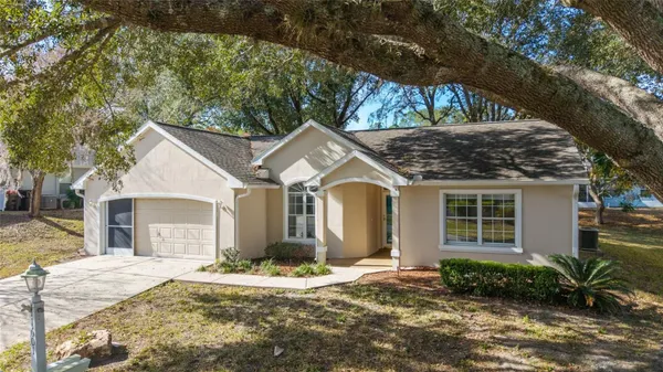Property Slideshow image 3 of 55 | 11601 sw 77th cir, Ocala, FL, 34476