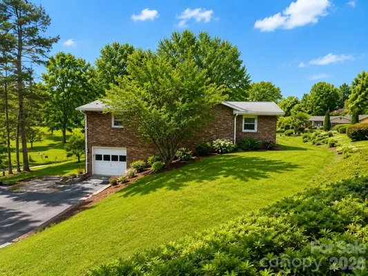 Property Slideshow image 2 of 22 | 114 falling waters rd 2, Hendersonville, NC, 28792