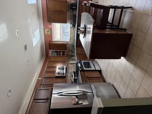 Property Slideshow image 3 of 22 | 47 stoneleigh dr, Riverhead, NY, 11901