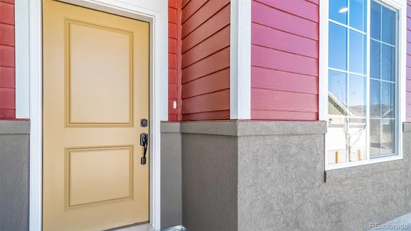 Property Slideshow image 2 of 38 | 5036 n tempe st, Aurora, CO, 80019