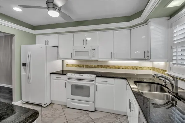 Property Slideshow image 3 of 41 | 3484 lake bayshore dr # p515, Bradenton, FL, 34205