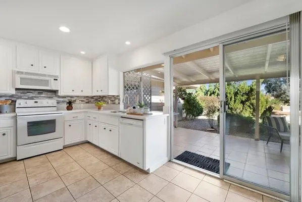 Property Slideshow image 3 of 38 | 17482 plaza animado 155, San Diego, CA, 92128