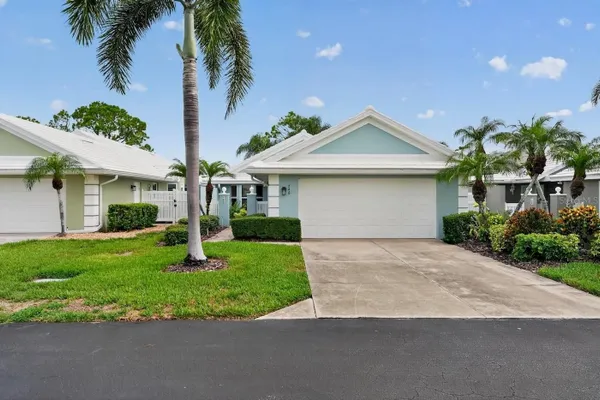Property Slideshow image 2 of 43 | 746 harrington lake dr 117, Venice, FL, 34293
