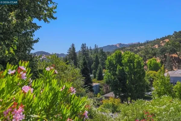 Property Slideshow image 3 of 49 | 2224 pine knoll dr 8, Walnut Creek, CA, 94595