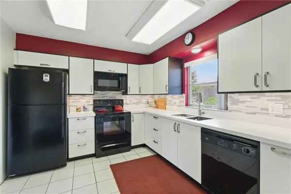 Property Slideshow image 2 of 36 | 858 cambridge ct # 858, Dunedin, FL, 34698