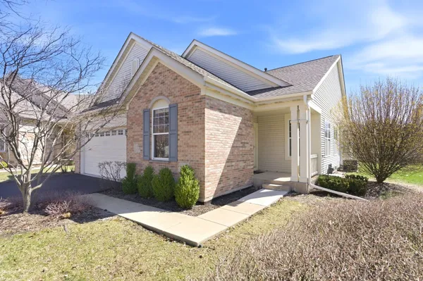 Property Slideshow image 2 of 35 | 1967 holloway ct, Aurora, IL, 60502