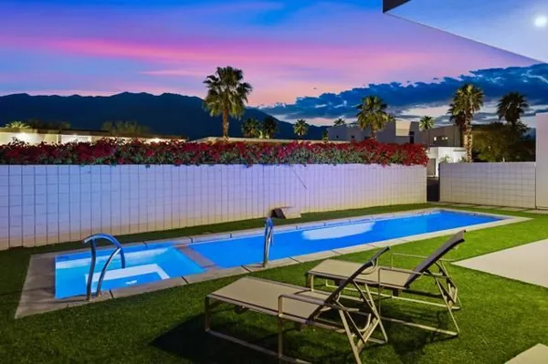 Property Slideshow image 2 of 36 | 542 skylar ln, Palm Springs, CA, 92262