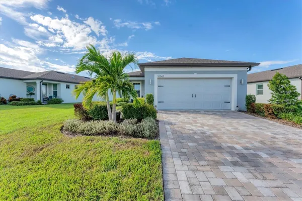 Property Slideshow image 2 of 73 | 10661 spring tide way, Parrish, FL, 34219