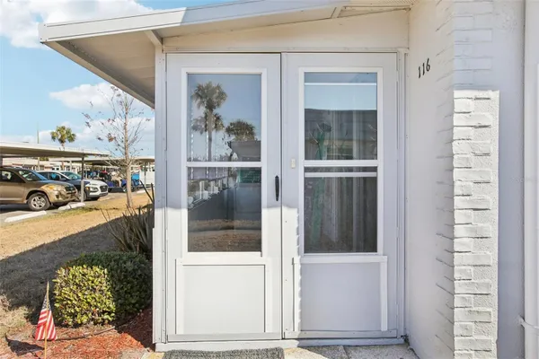 Property Slideshow image 3 of 57 | 202 bedford trl 116, Sun City Center, FL, 33573