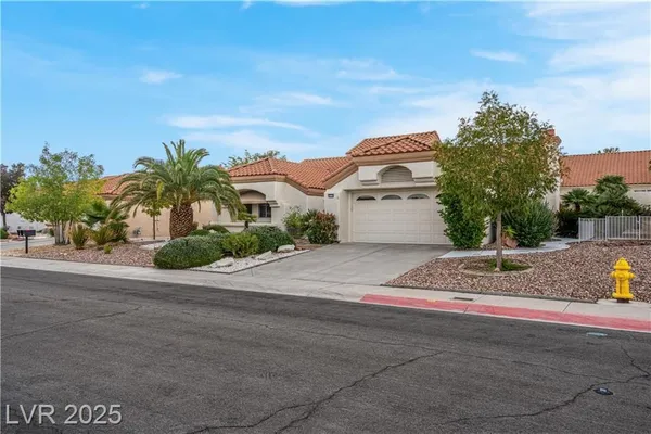 Property Slideshow image 3 of 60 | 8909 meadowood dr, Las Vegas, NV, 89134